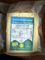 Bio-Weidemilchk&auml;se Knoblauch Basilikum verpackt