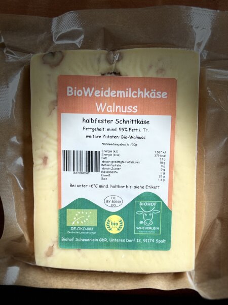 Bio-Weidemilchk&auml;se Walnuss verpackt